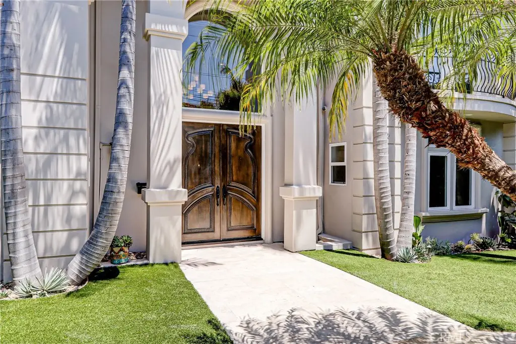 819 11th Street, Manhattan Beach, CA 90266 - #1