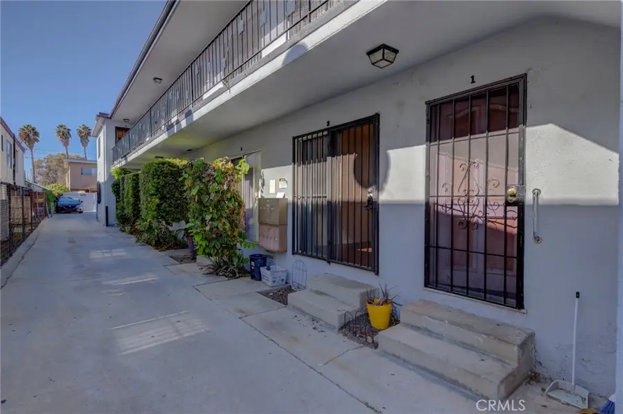 2615 Chariton Street, Los Angeles, CA 90034 - #2