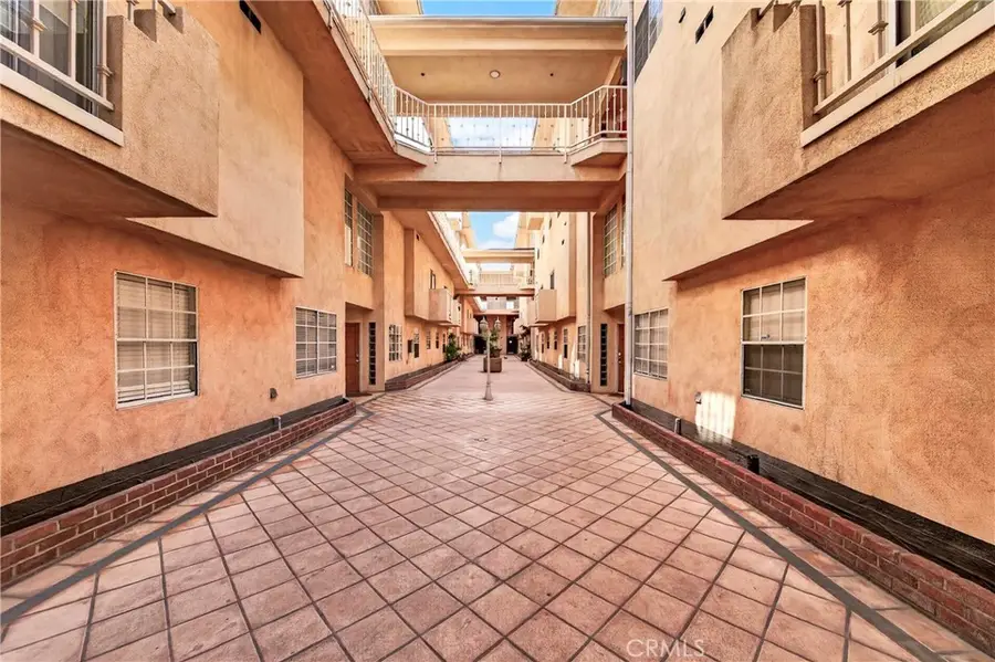 321 W. Queen St. Unit 8, Inglewood, CA 90301 - #3
