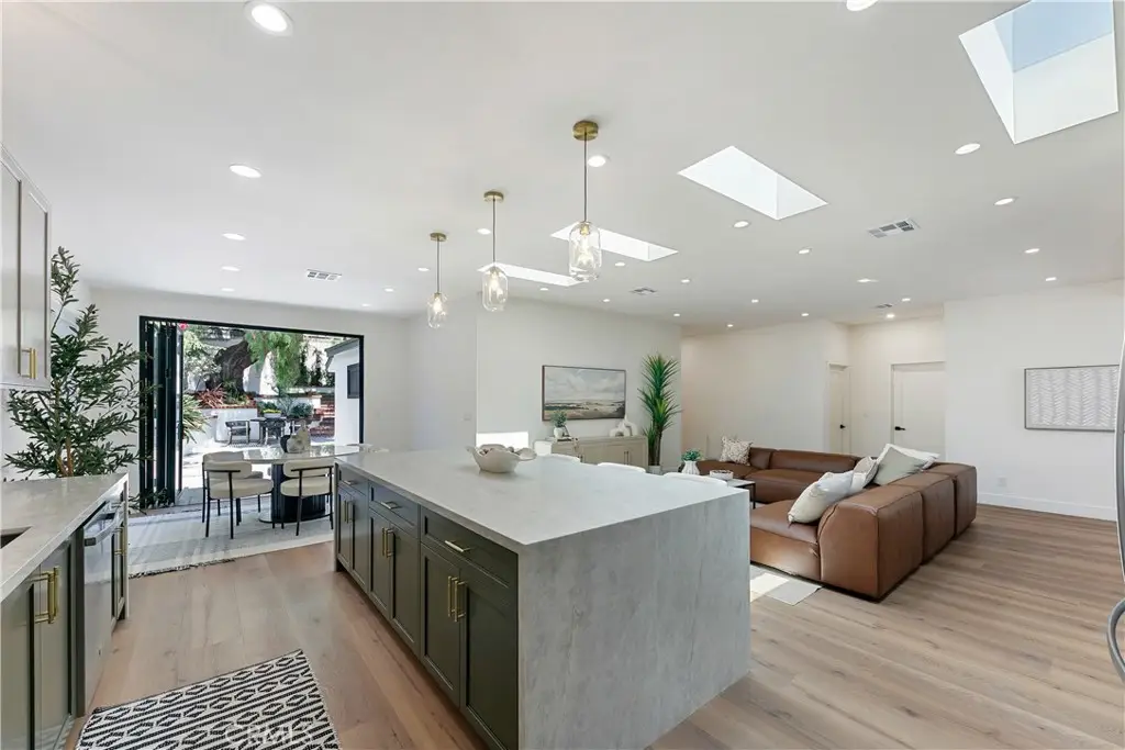 2171 W 26th Place, Los Angeles, CA 90018 - #1