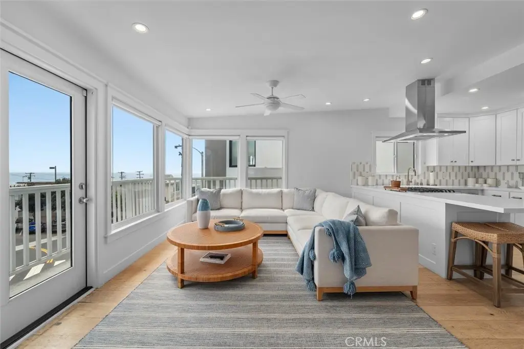 209 15th Street, Manhattan Beach, CA 90266 - #1