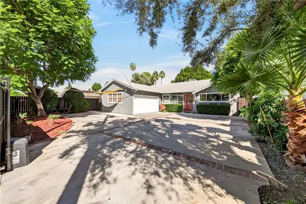 22817 Burbank Boulevard, Woodland Hills, CA 91367