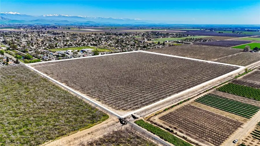 896 N Mariposa Avenue, Visalia, CA 93292 - #2