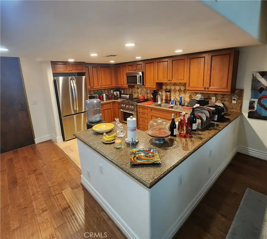 10862 Bloomfield Street #303, Toluca Lake, CA 91602 - Image #3