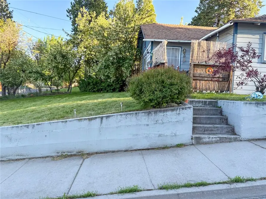 216 College Avenue, Weed, CA 96094 - #3