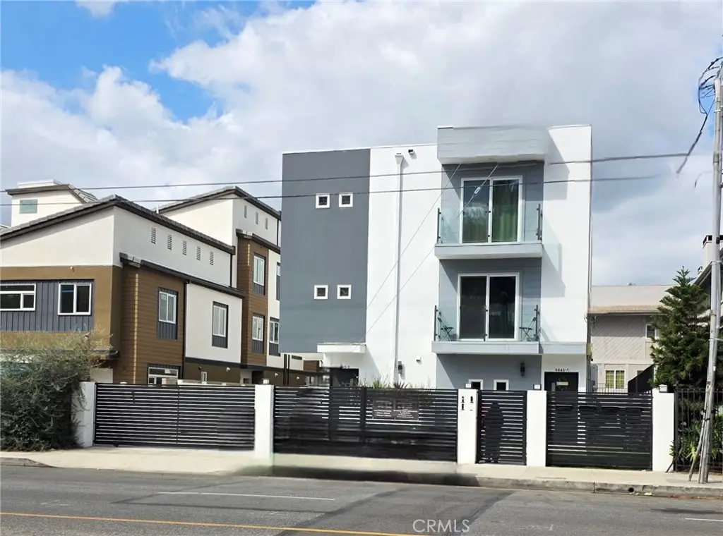 6845 Haskell Avenue, Lake Balboa, CA 91406 - Image #1