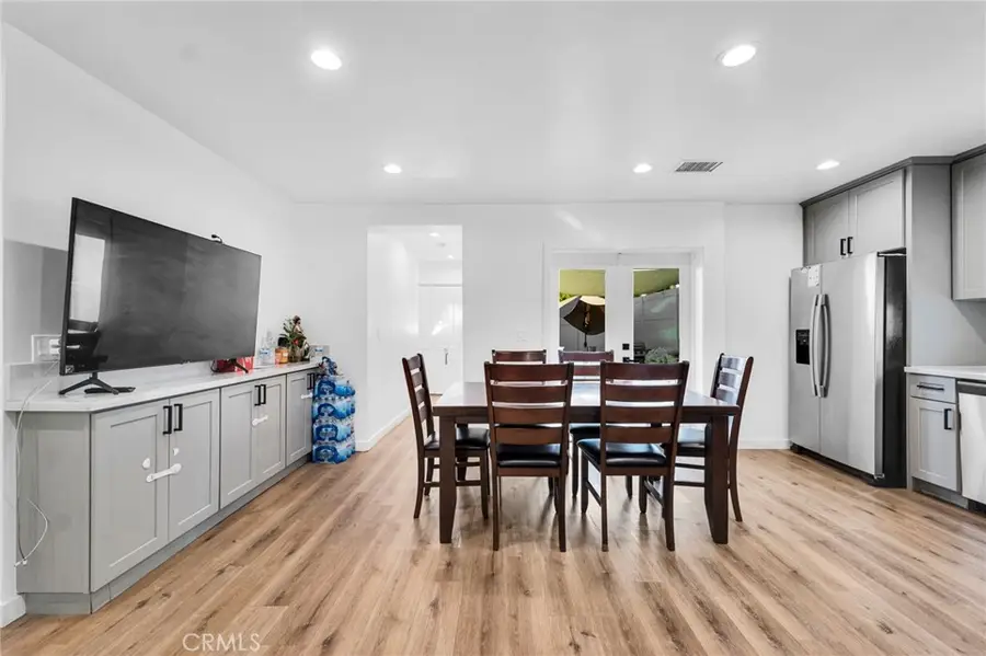 6118 Ethel Avenue, Valley Glen, CA 91401 - Image #2