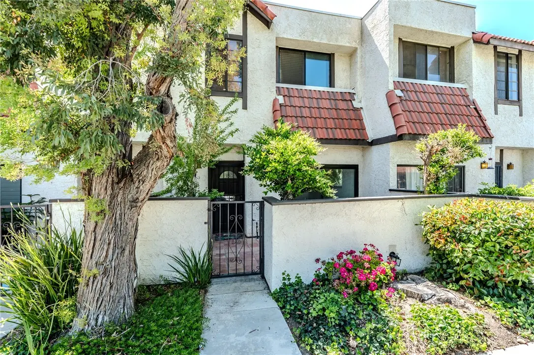 27666 Nugget Drive #3, Canyon Country, CA 91387 - Image #1