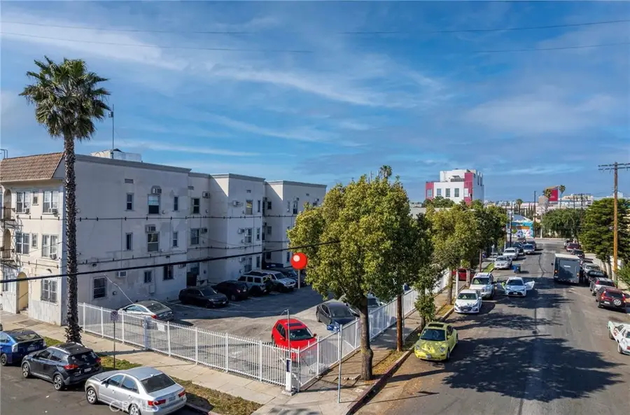 907 W 17th Street, Los Angeles, CA 90015 - Image #2