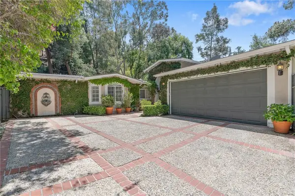 3818 Hayvenhurst Avenue, Encino, CA 91436