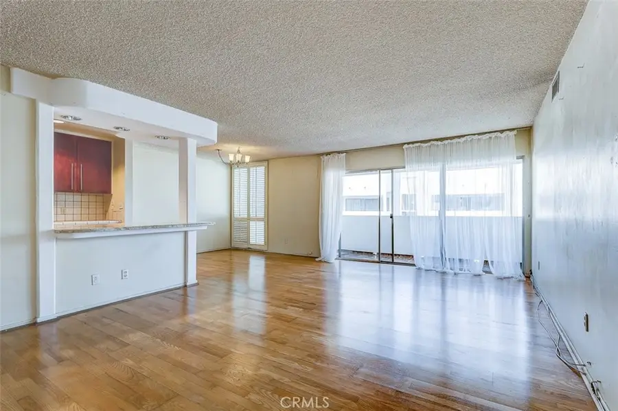 5454 Zelzah Avenue #215, Encino, CA 91316 - Image #2