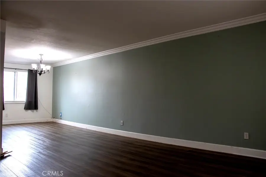 7045 Woodley Avenue #124, Lake Balboa, CA 91406 - Image #2