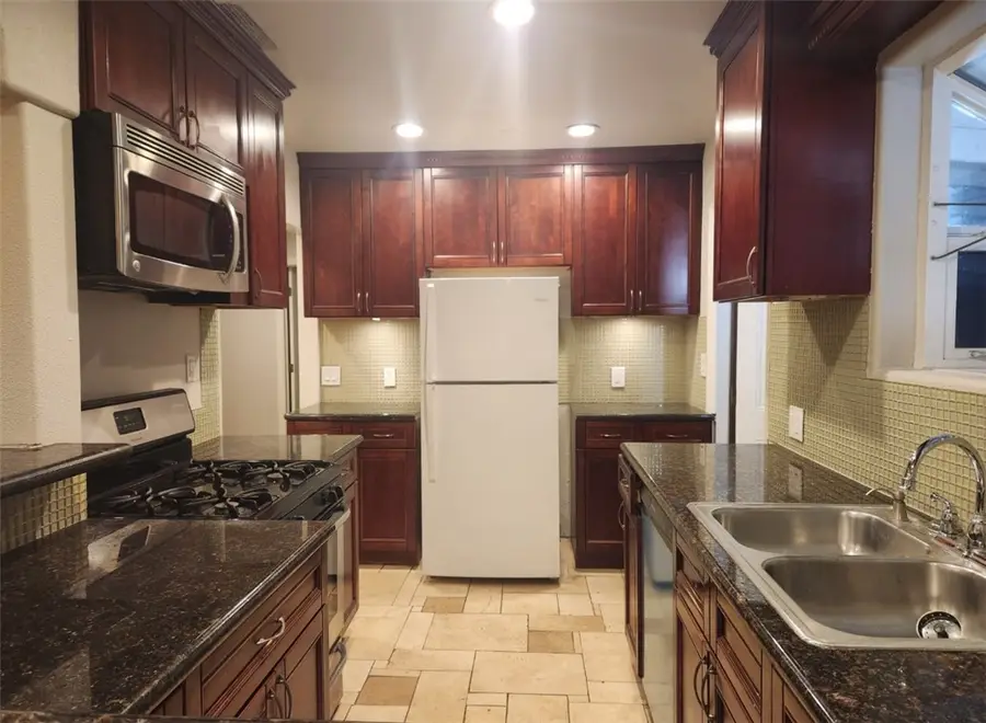 21057 Runnymede Street, Canoga Park, CA 91303 - Image #2