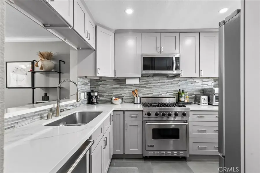 5230 Zelzah Avenue #3, Encino, CA 91316 - Image #2