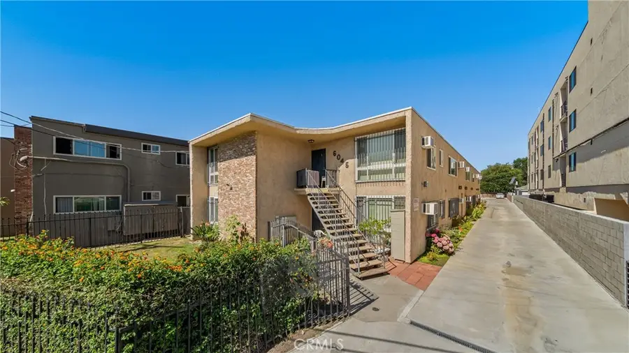 6045 Hazelhurst Place, North Hollywood, CA 91606 - #2