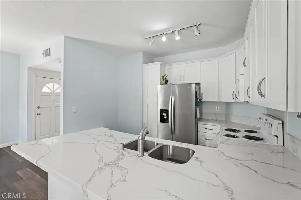 2426 Pleasant Way #E, Thousand Oaks, CA 91362 - Image #1