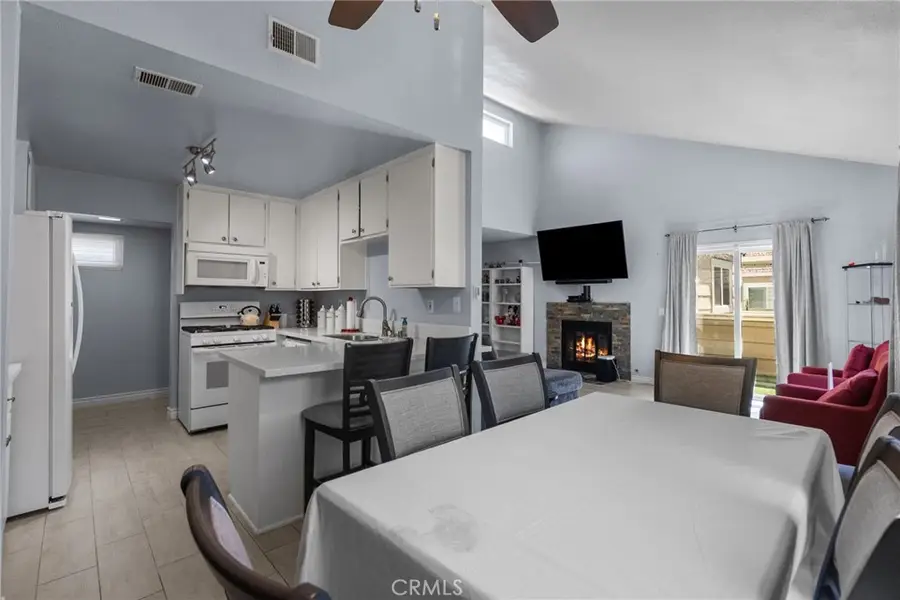 31321 The Old Road #G, Castaic, CA 91384 - Image #2