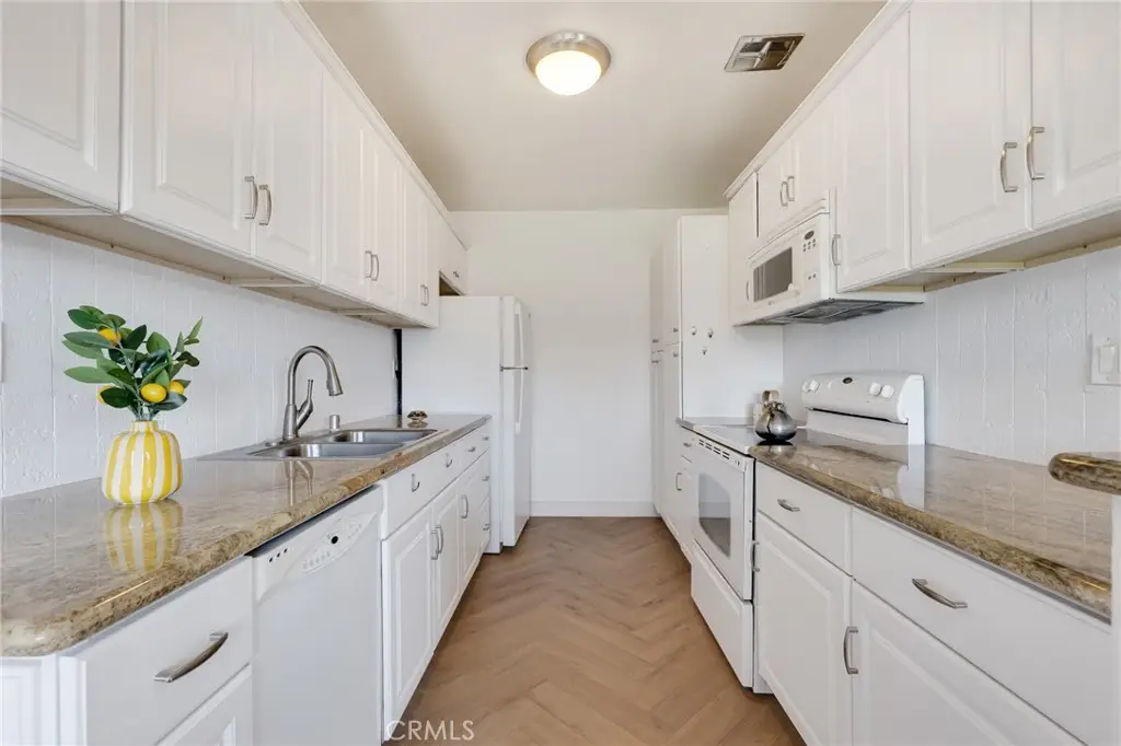 5400 Newcastle Avenue #46, Encino, CA 91316 - Image #1