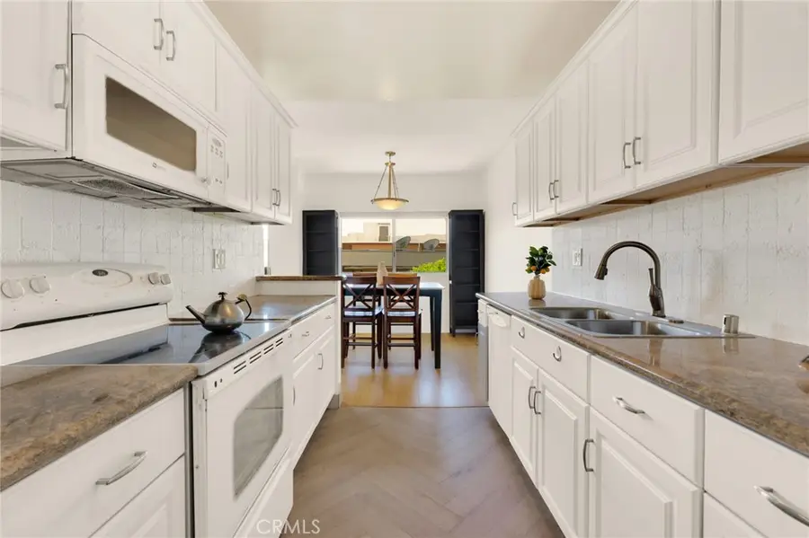 5400 Newcastle Avenue #46, Encino, CA 91316 - Image #2