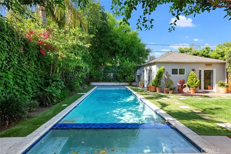 12139 Hollyglen Place, Studio City, CA 91604 - Image #3