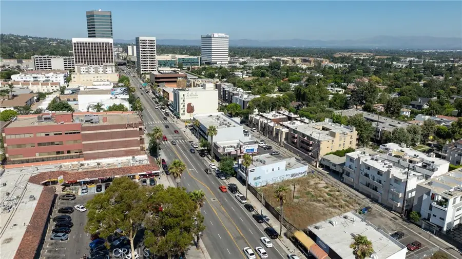 15027 Ventura Boulevard, Sherman Oaks, CA 91403 - #2