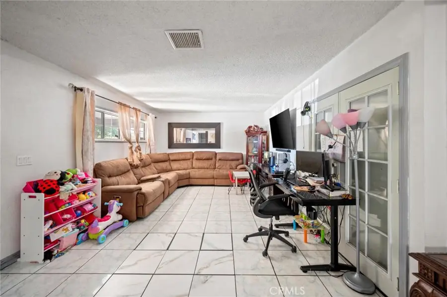 9168 Vena Avenue, Arleta, CA 91331 - Image #3