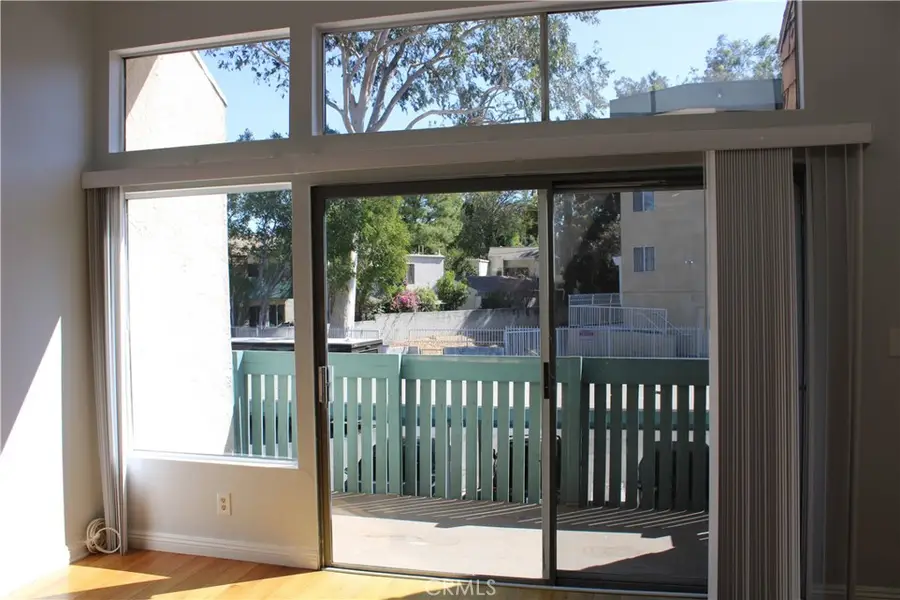 5700 Etiwanda Avenue #216, Tarzana, CA 91356 - Image #2