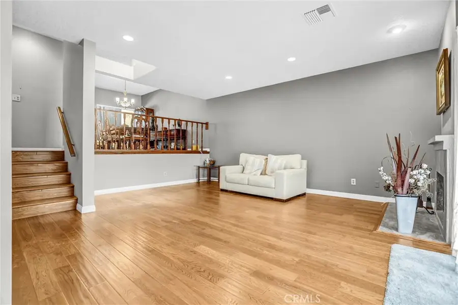 18242 Burbank Boulevard #8, Tarzana, CA 91356 - Image #3