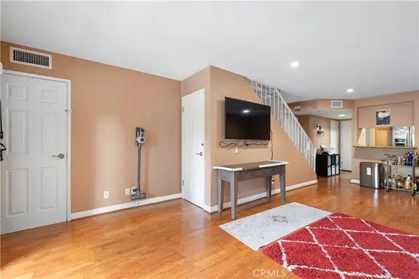 15215 Magnolia Boulevard #102, Sherman Oaks, CA 91403