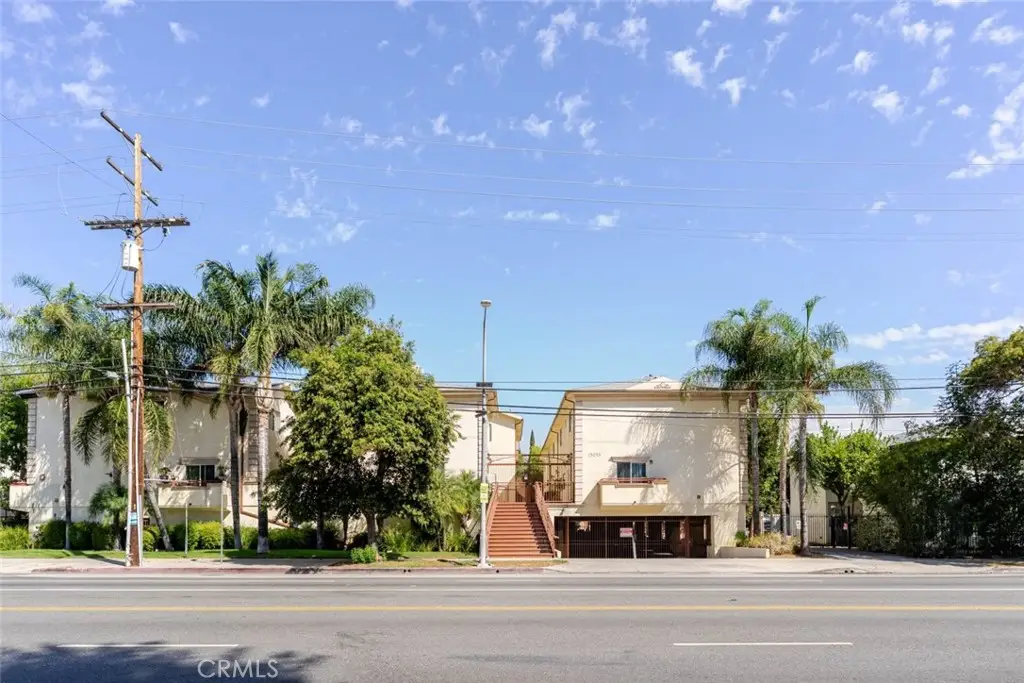 15053 Victory Boulevard #5, Van Nuys, CA 91411 - Image #1
