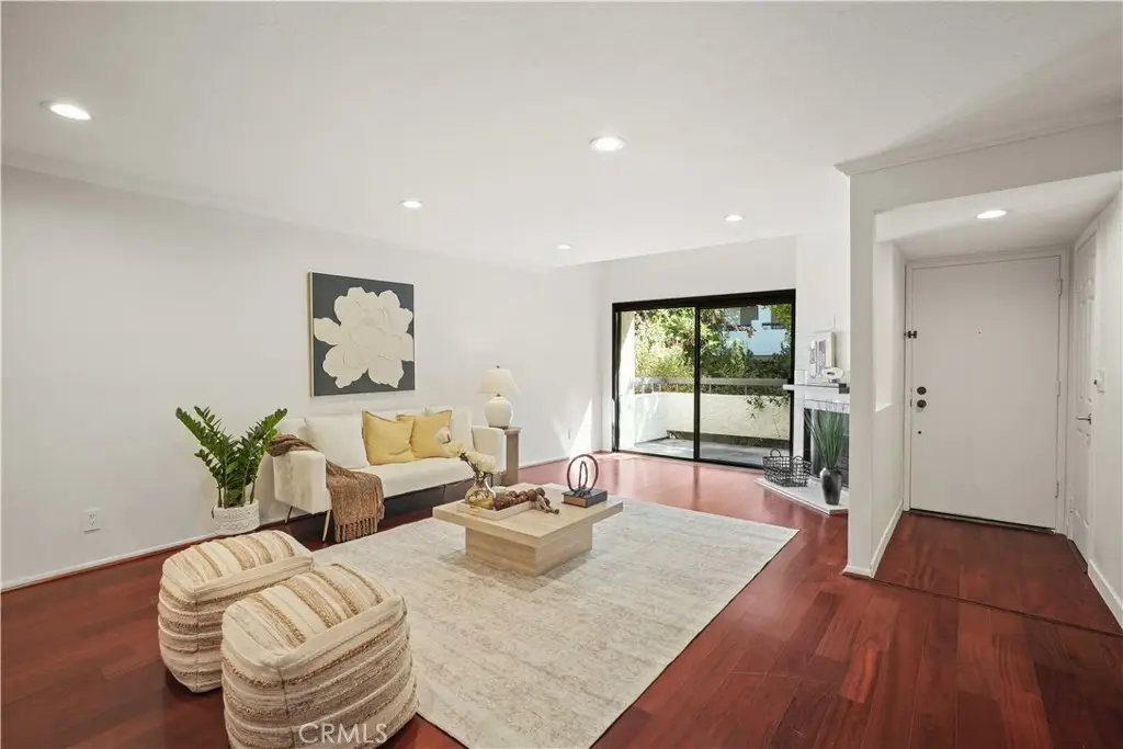 21620 Burbank #22, Woodland Hills, CA 91367 - Image #1