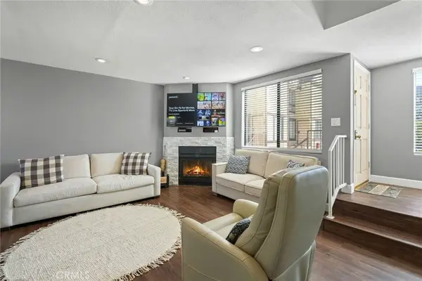 21720 Hart #9, Canoga Park, CA 91303