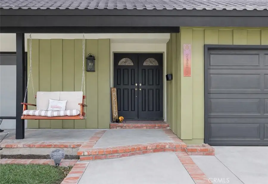 28975 Lotusgarden, Canyon Country, CA 91387 - Image #2