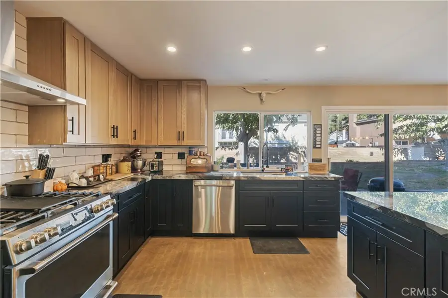 28975 Lotusgarden, Canyon Country, CA 91387 - Image #3