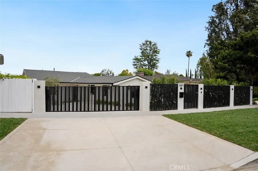 13817 Valley Vista Blvd, Sherman Oaks, CA 91423 - Image #3