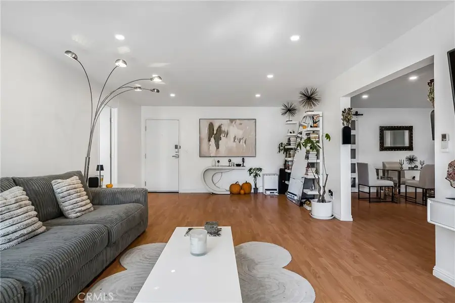 18530 Hatteras Street #213, Tarzana, CA 91356 - Image #3