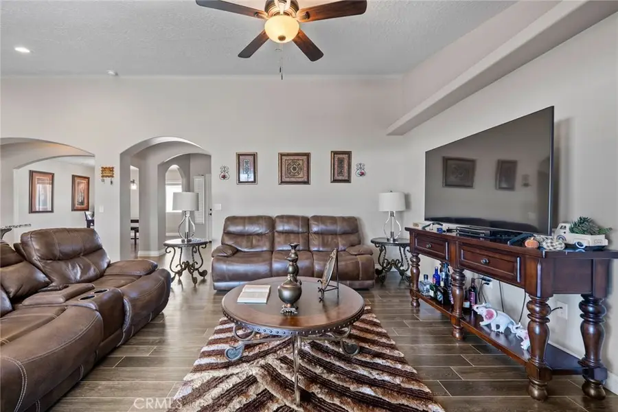9564 Candlelight Street, Apple Valley, CA 92308 - Image #2