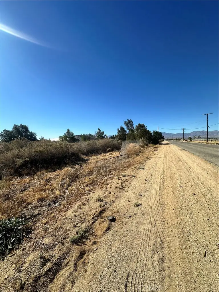 180 E Avenue P-2, Palmdale, CA 93591 - #1