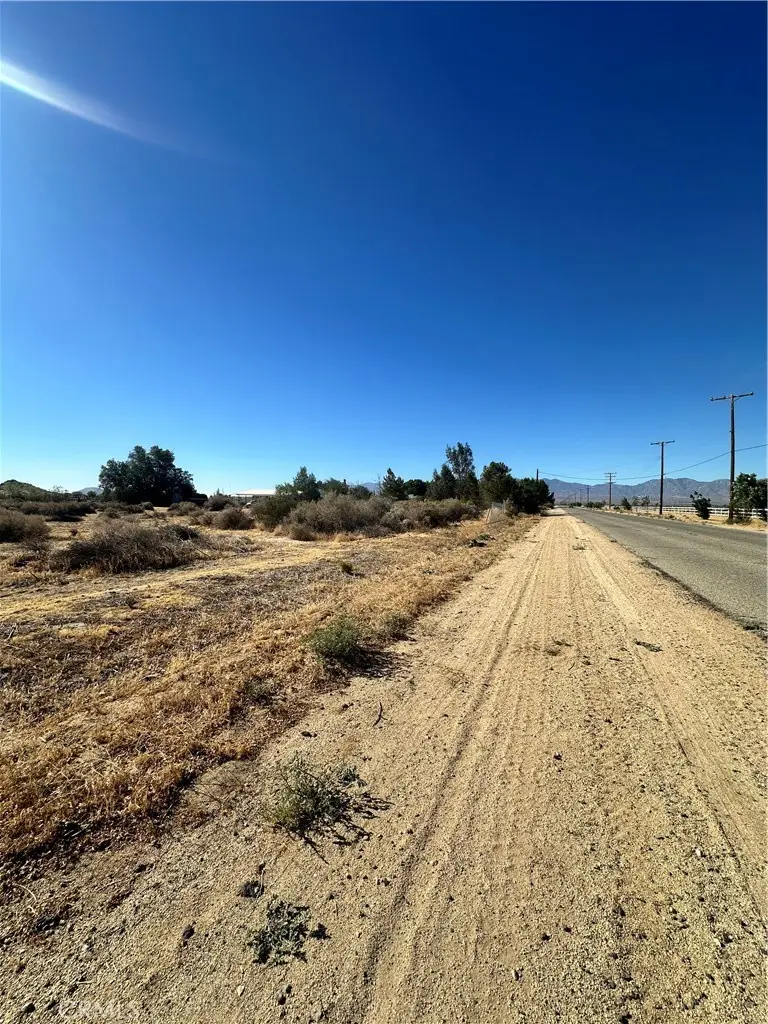 180 E Avenue P-2, Palmdale, CA 93591 - #2