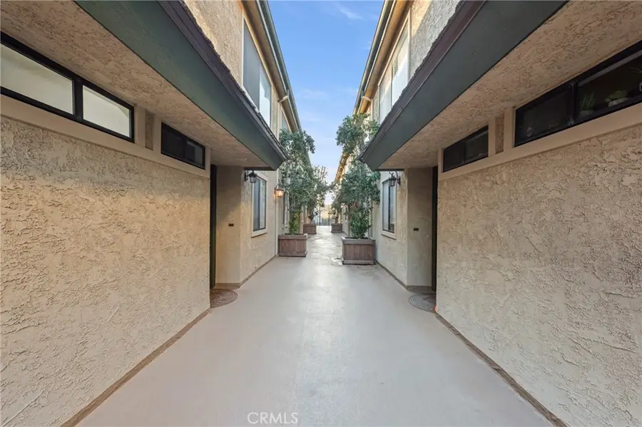 5070 Kester Avenue #12, Sherman Oaks, CA 91403 - Image #2