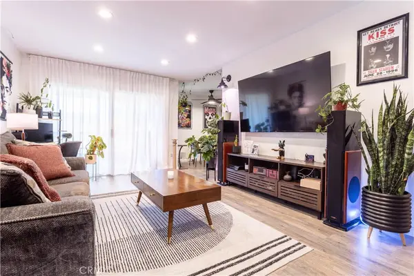 18307 Burbank, Tarzana, CA 91356