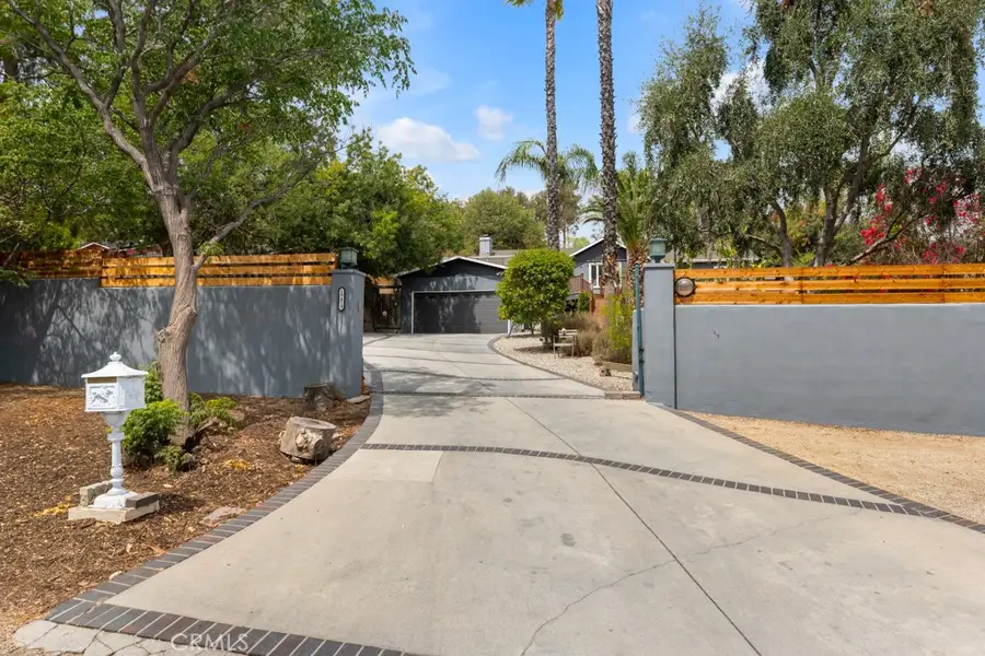 19419 Oxnard Street, Tarzana, CA 91356 - Image #3