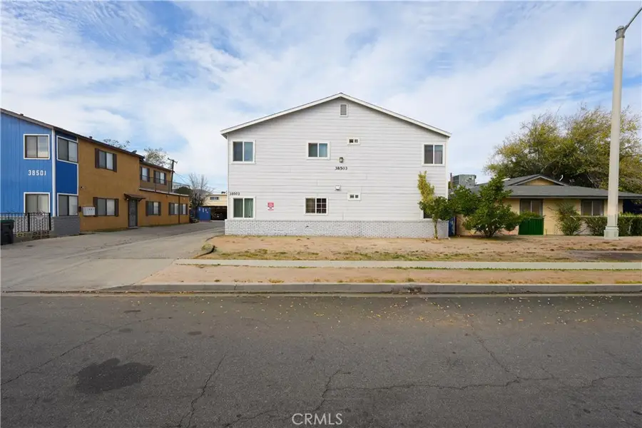 38503 Larkin Avenue, Palmdale, CA 93550 - Image #2