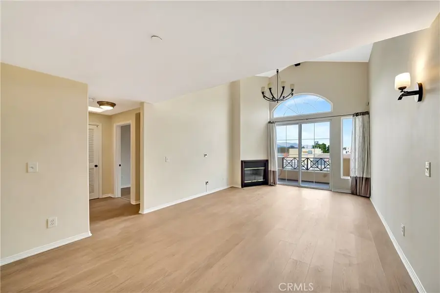 4400 Cartwright Avenue #303, Toluca Lake, CA 91602 - Image #3