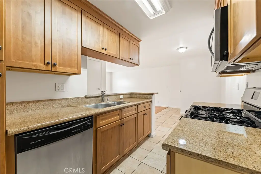 20327 Saticoy Street #102, Winnetka, CA 91306 - Image #1
