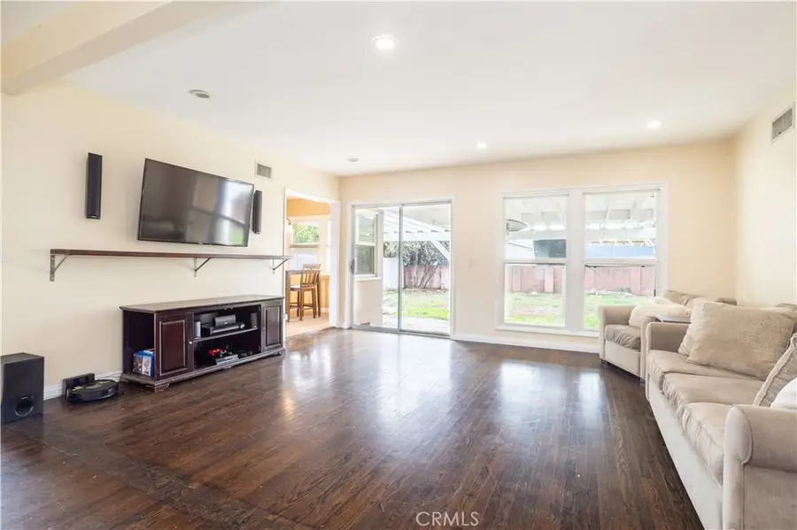 14758 Kingsbury St, Mission Hills, CA 91345 - Image #3