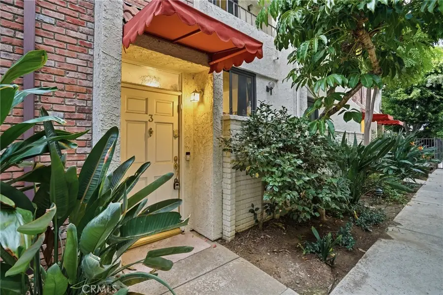 6540 Hayvenhurst Avenue #3, Lake Balboa, CA 91406 - Image #3