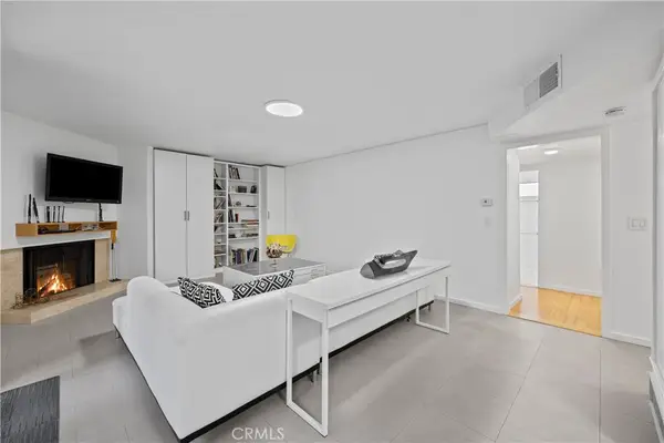 14960 Victory Boulevard #102, Van Nuys, CA 91411