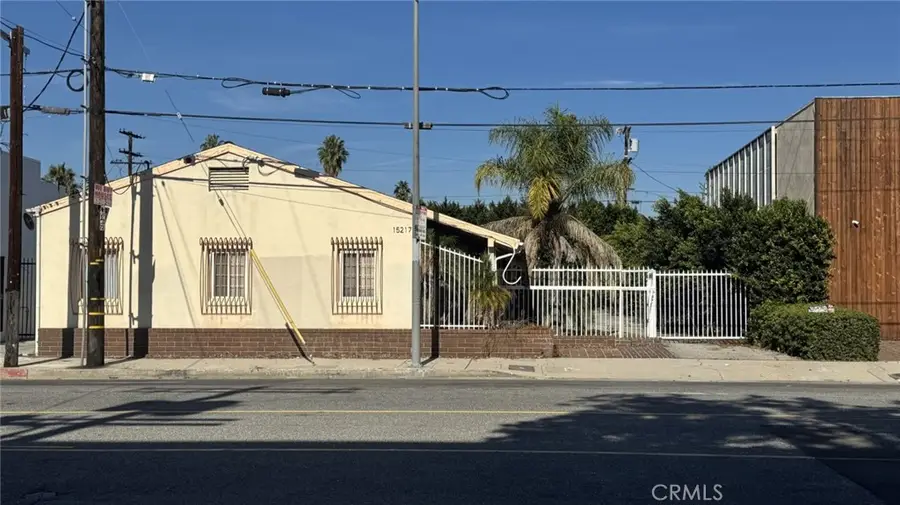 15217 Burbank Boulevard, Van Nuys, CA 91411 - Image #2