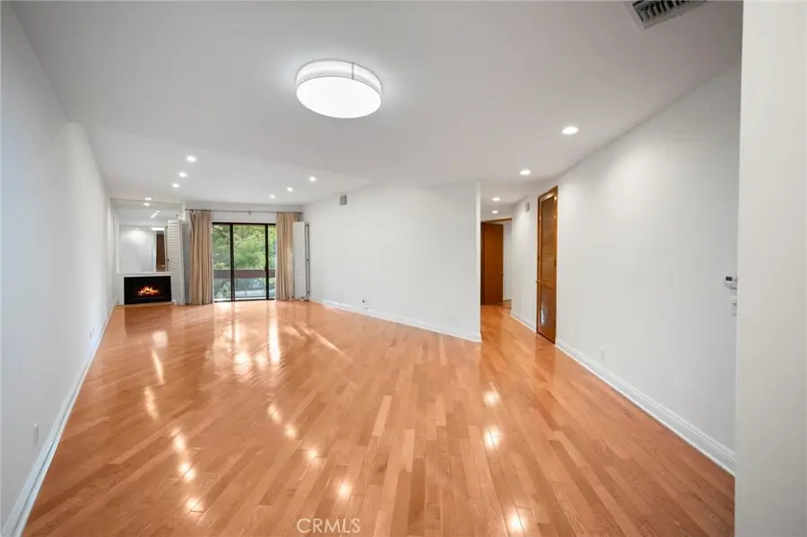 750 S Bundy #108, Los Angeles, CA 90049 - Image #2